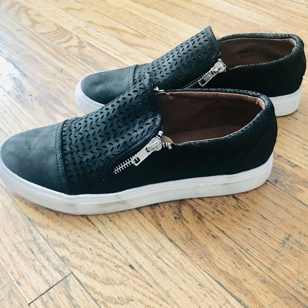 Report Alexa slip on sneakers ❤️
